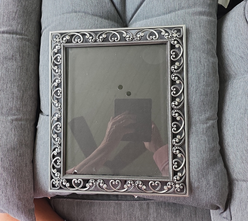 Decorative Ornate Silver Picture Frame – Elegant Scroll Design